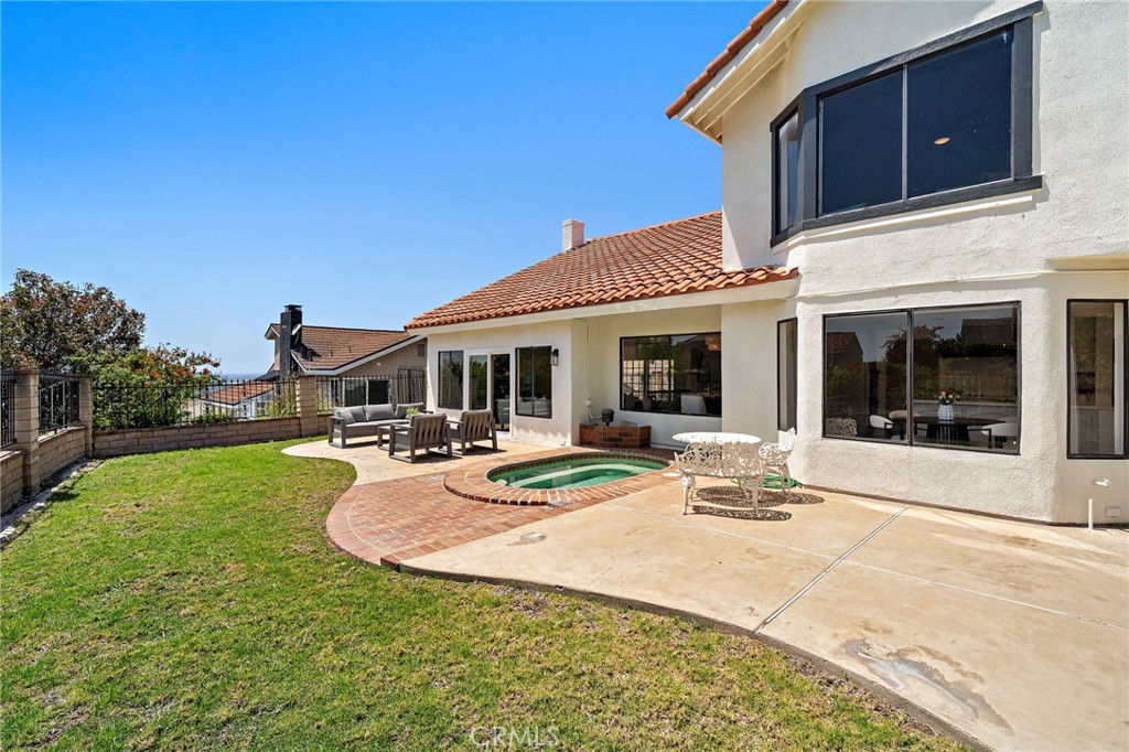 3438 E Meadowridge
