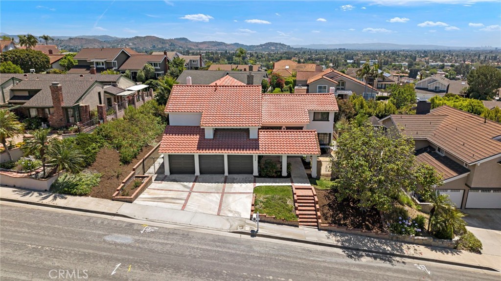 3438 E Meadowridge