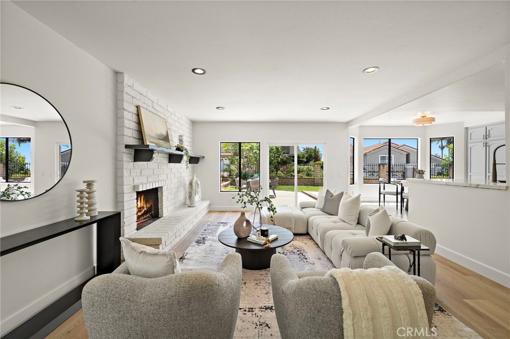 3438 E Meadowridge