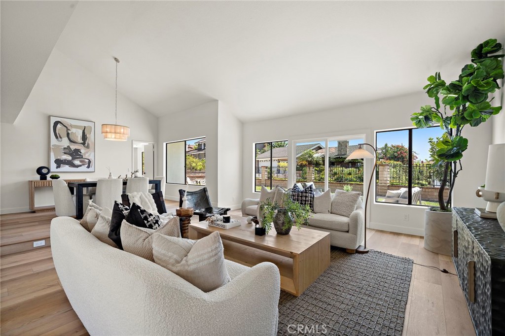 3438 E Meadowridge