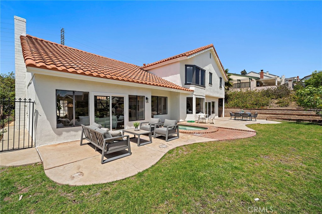 3438 E Meadowridge