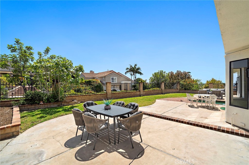 3438 E Meadowridge