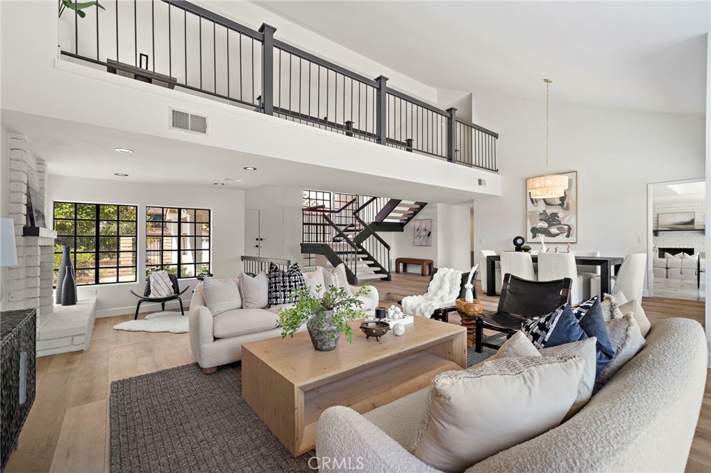 3438 E Meadowridge