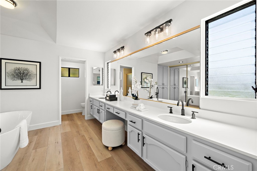 3438 E Meadowridge