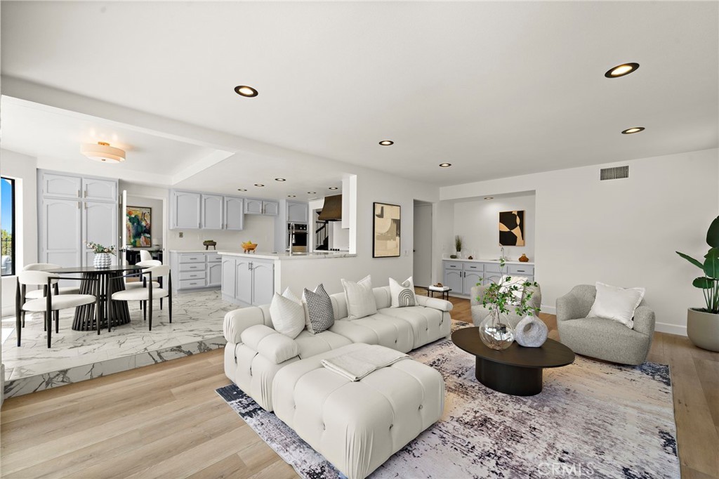 3438 E Meadowridge