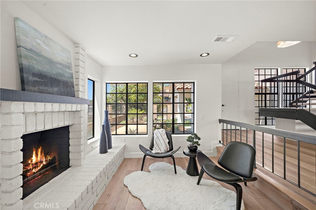 3438 E Meadowridge