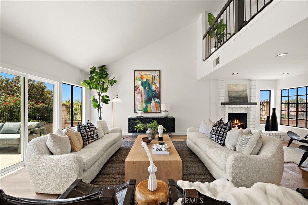 3438 E Meadowridge