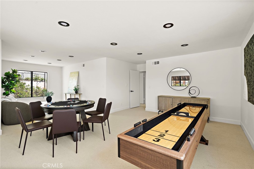 3438 E Meadowridge