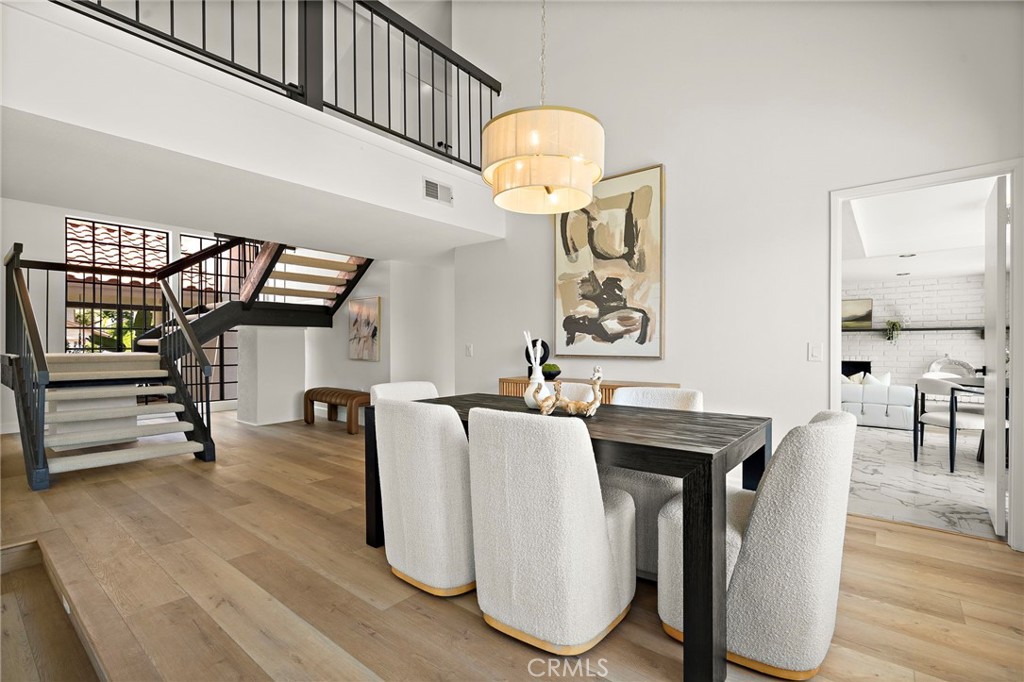 3438 E Meadowridge