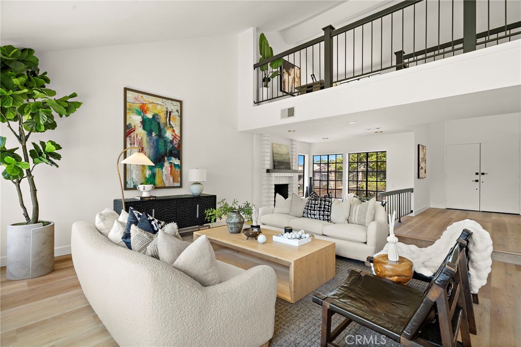 3438 E Meadowridge