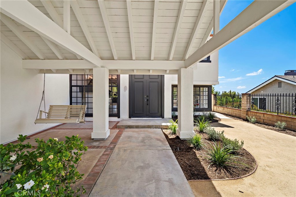 3438 E Meadowridge