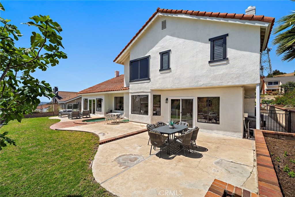 3438 E Meadowridge