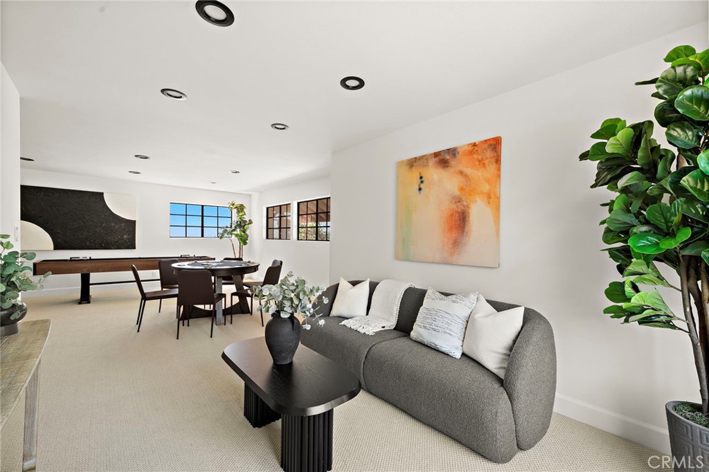 3438 E Meadowridge