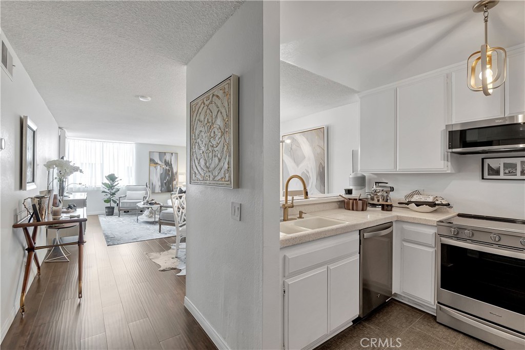 1140 E Ocean Boulevard 318