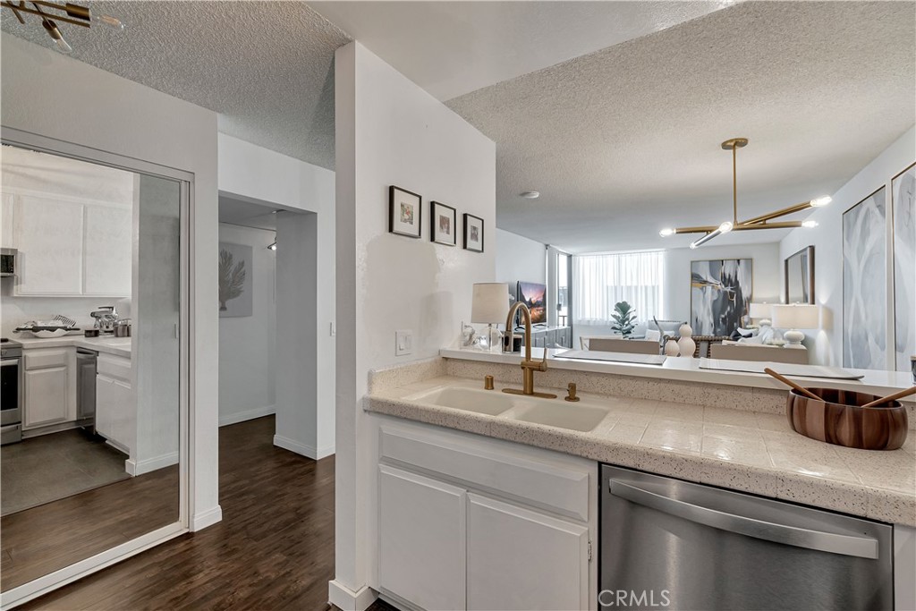 1140 E Ocean Boulevard 318