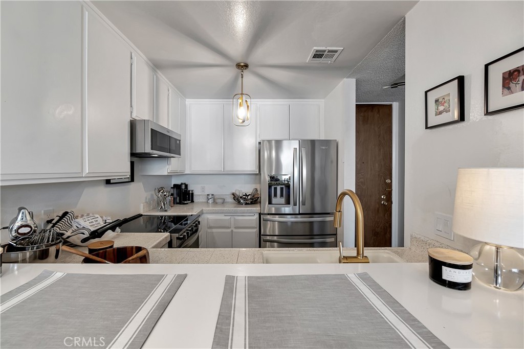 1140 E Ocean Boulevard 318