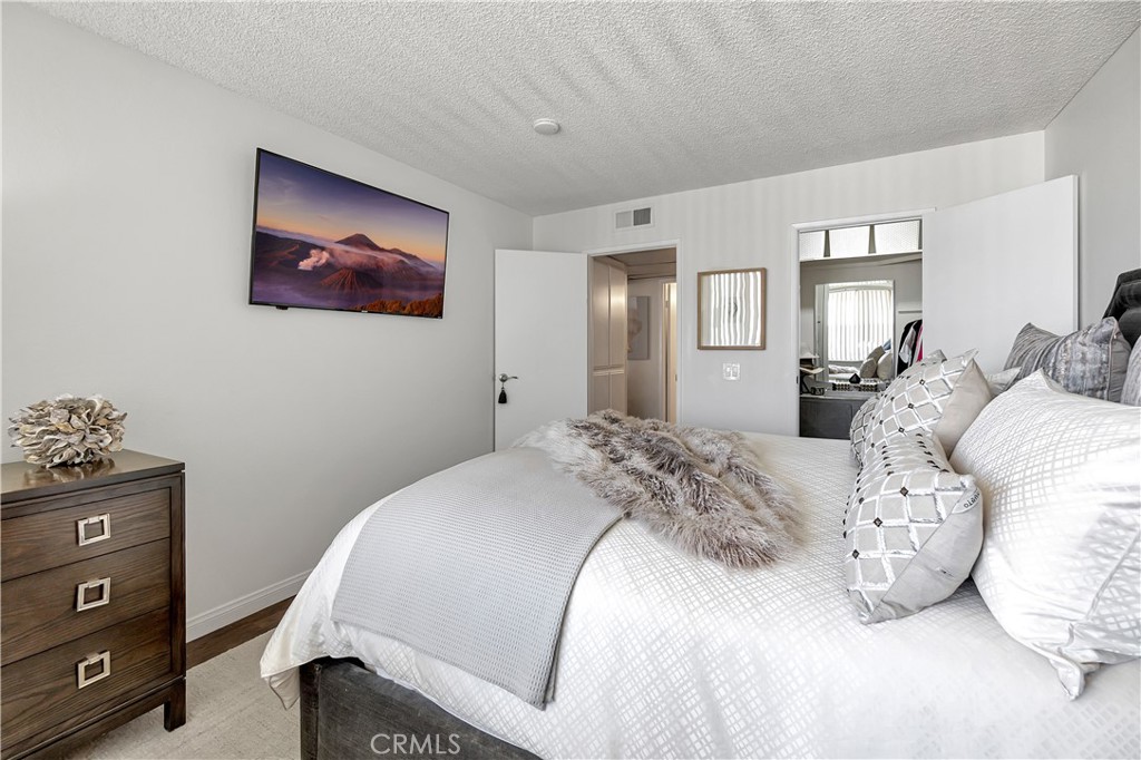 1140 E Ocean Boulevard 318