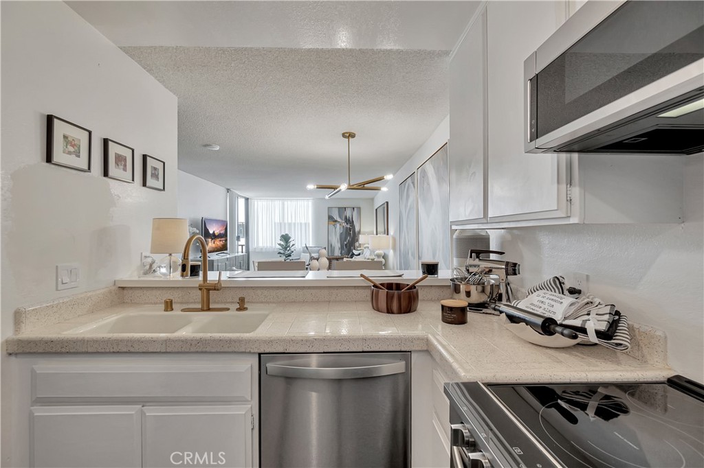 1140 E Ocean Boulevard 318