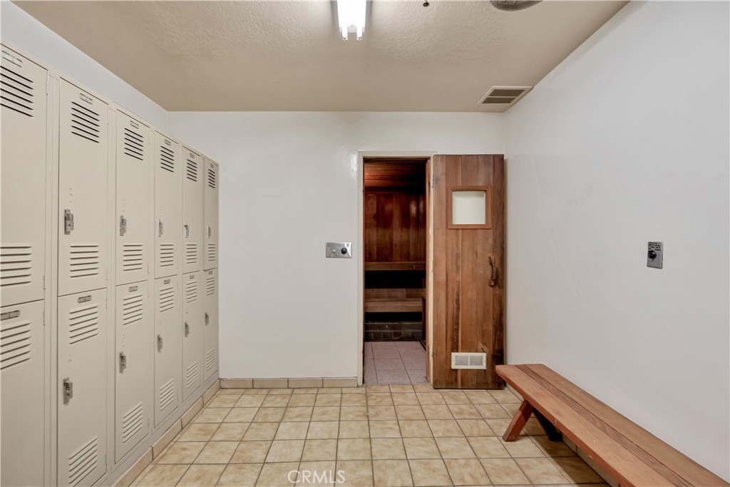 1140 E Ocean Boulevard 318