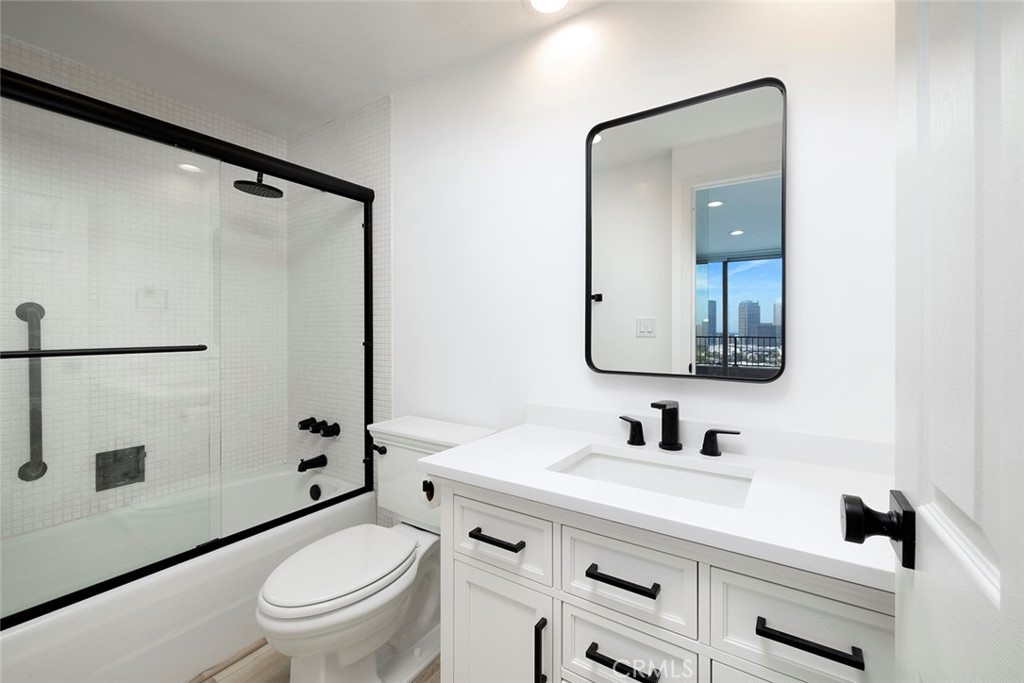 10501 Wilshire Boulevard 2005