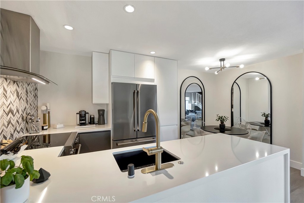 711 Pacific Coast Highway 315