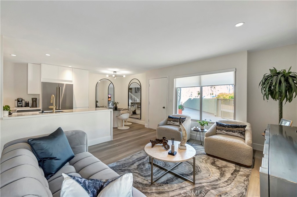 711 Pacific Coast Highway 315