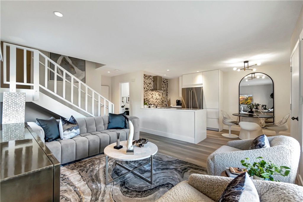 711 Pacific Coast Highway 315