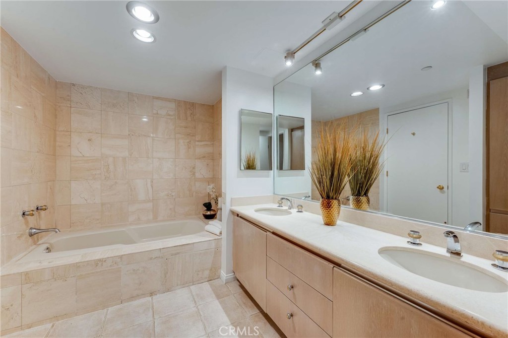 850 E Ocean Boulevard 301