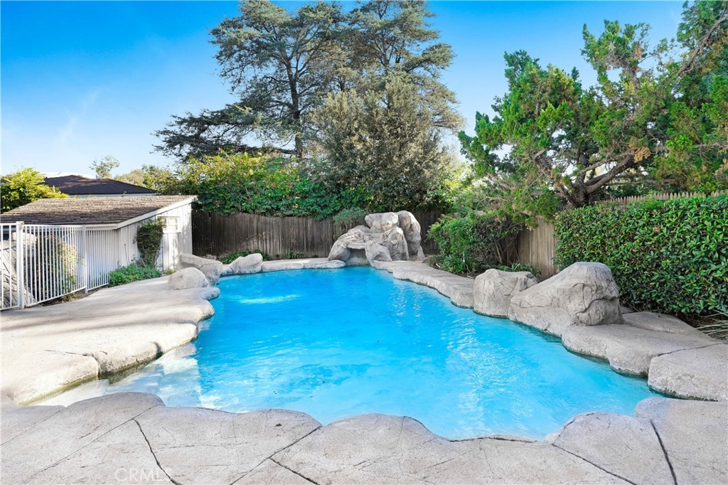 8450 Via Sierra Ramal Avenue