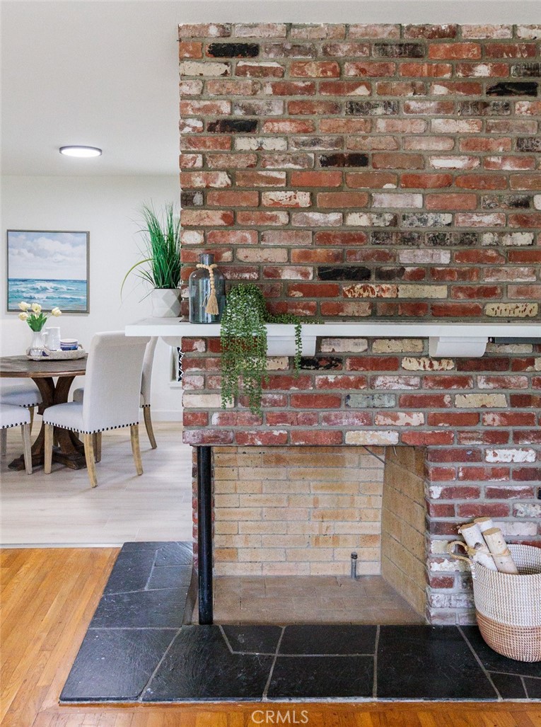 637 E Del Mar Ave