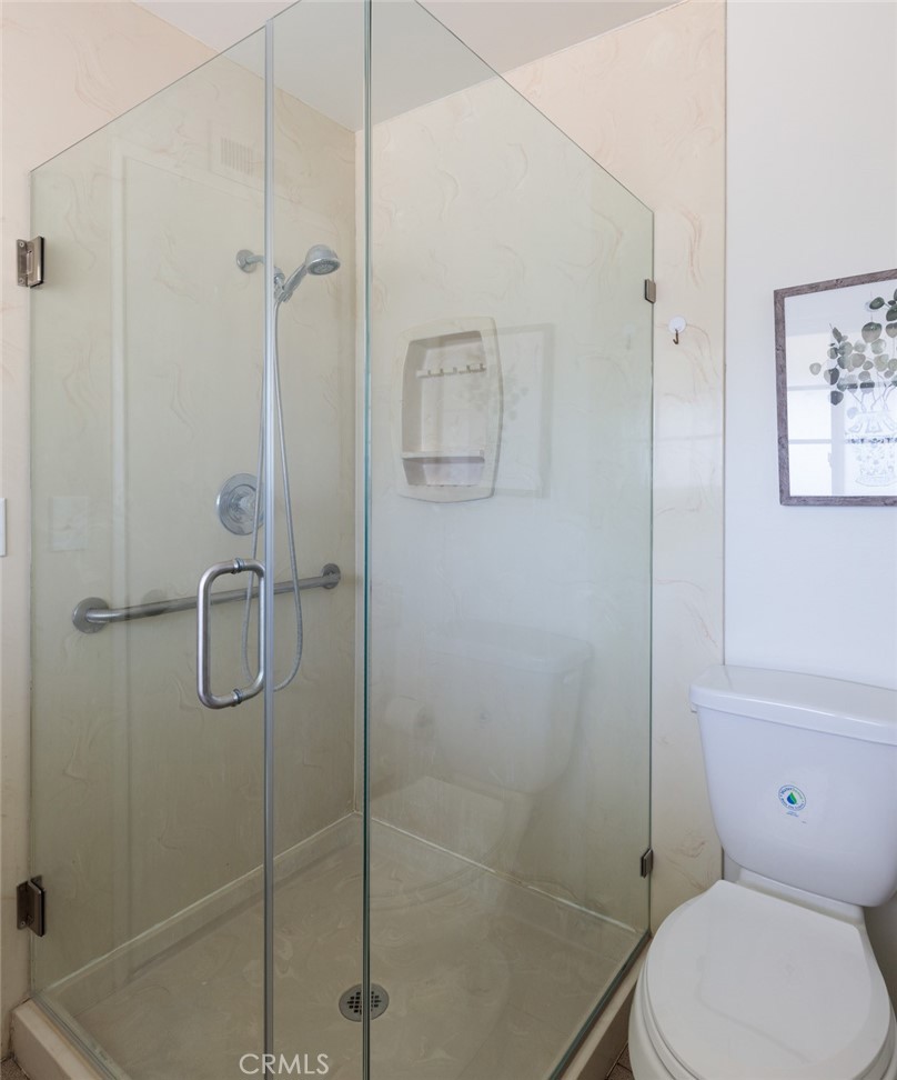 637 E Del Mar Ave
