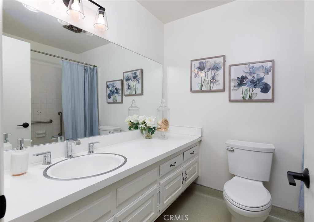 637 E Del Mar Ave