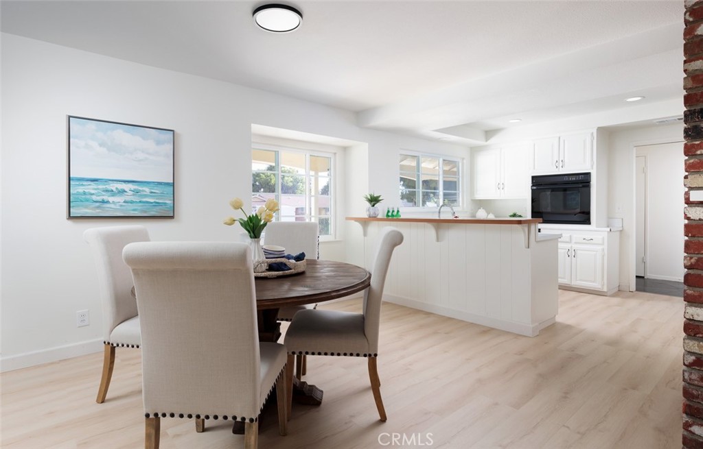 637 E Del Mar Ave