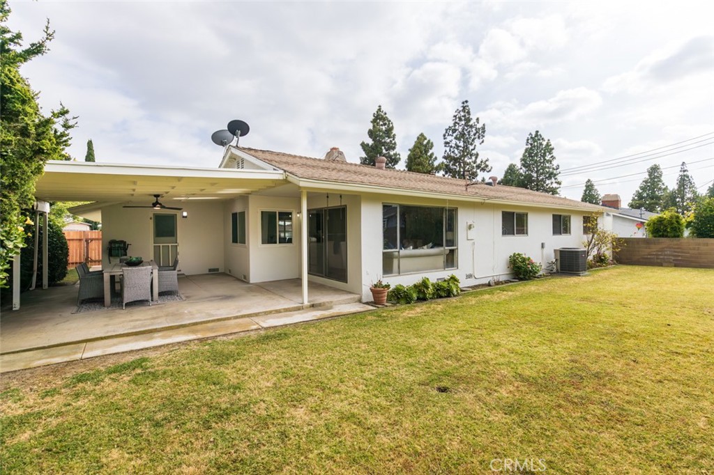 637 E Del Mar Ave