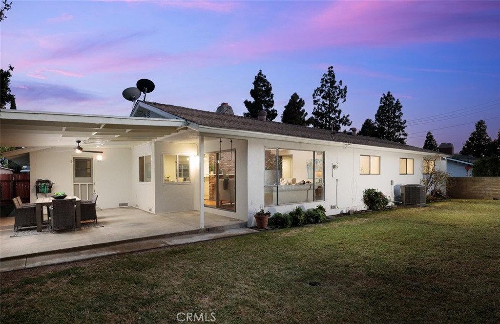 637 E Del Mar Ave