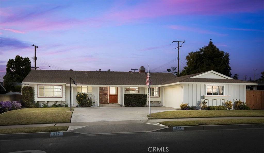 637 E Del Mar Ave