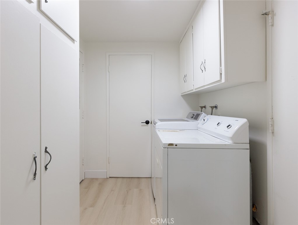 637 E Del Mar Ave
