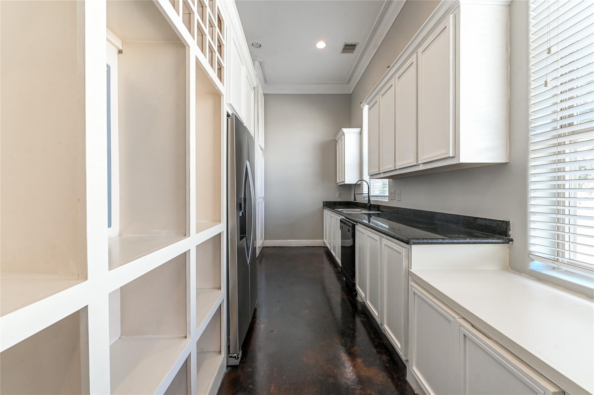 5801 Winsome Lane # 201