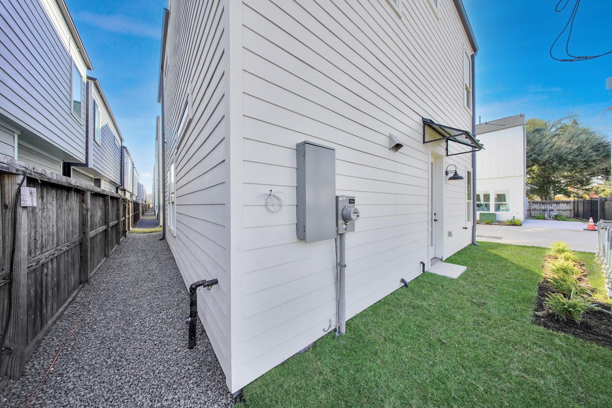 8918 Sunshine Laverne Lane