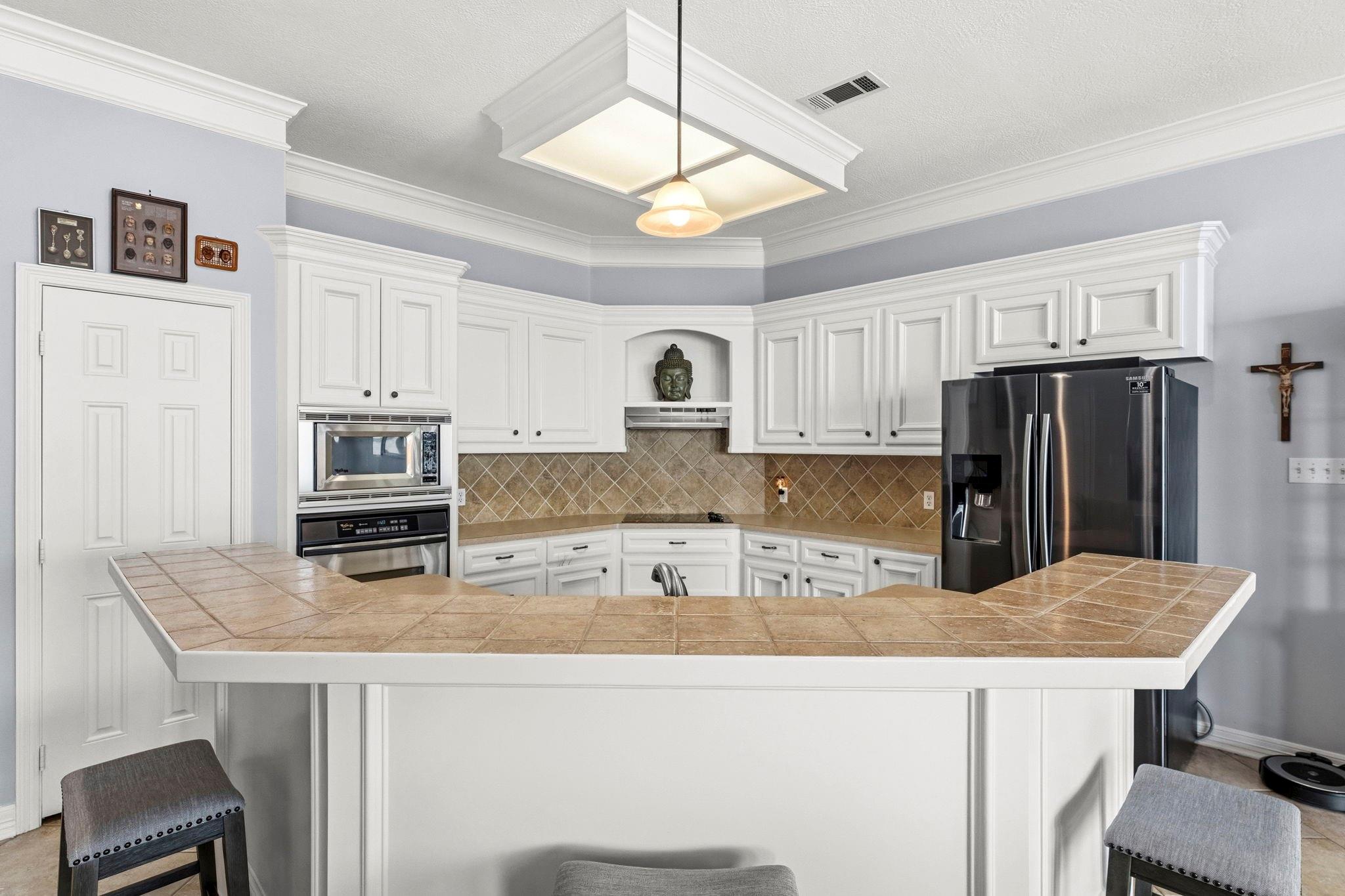 1208 Lake View Drive