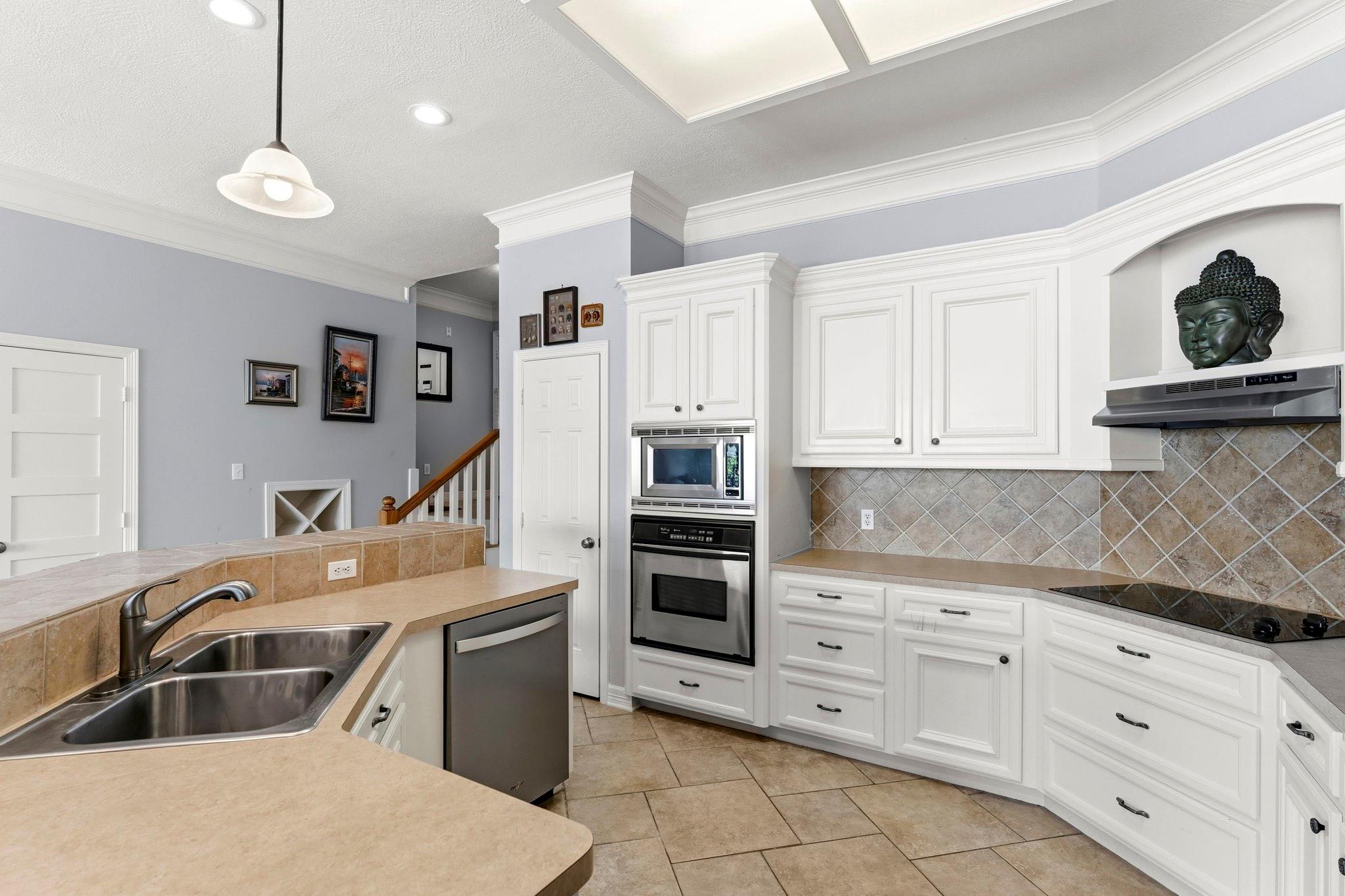 1208 Lake View Drive