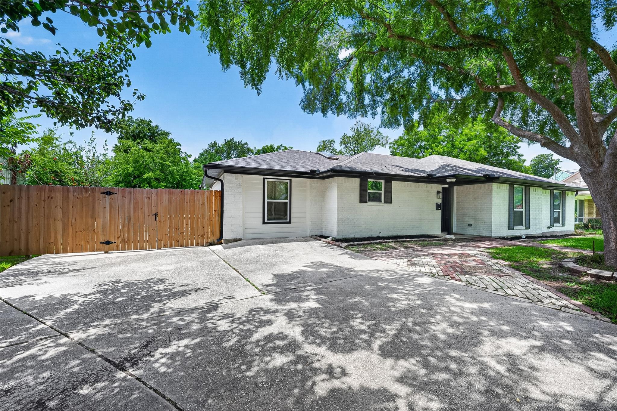 1206 Riggs Road