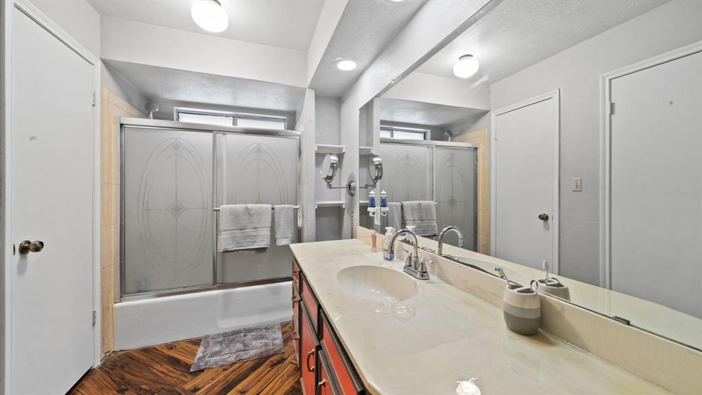 3800 Trailwood Drive