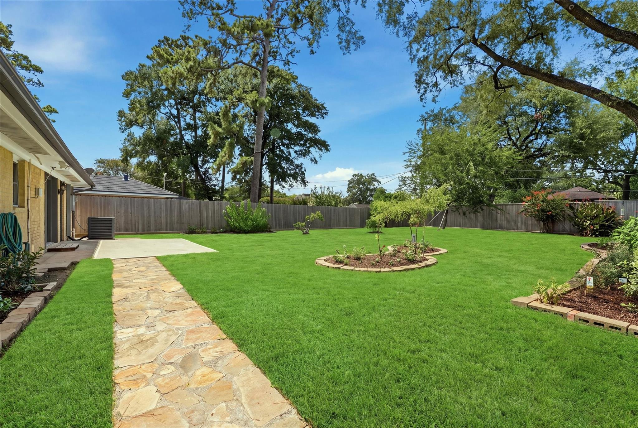 2014 Woodcrest Drive