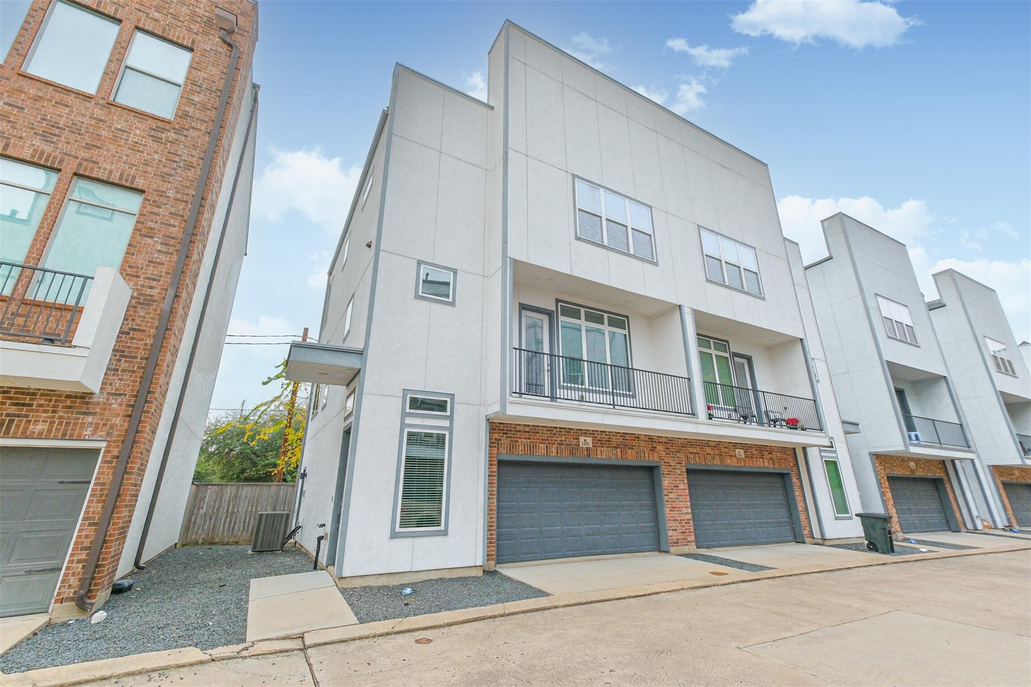 1305 Mayfair Clarkson Lane