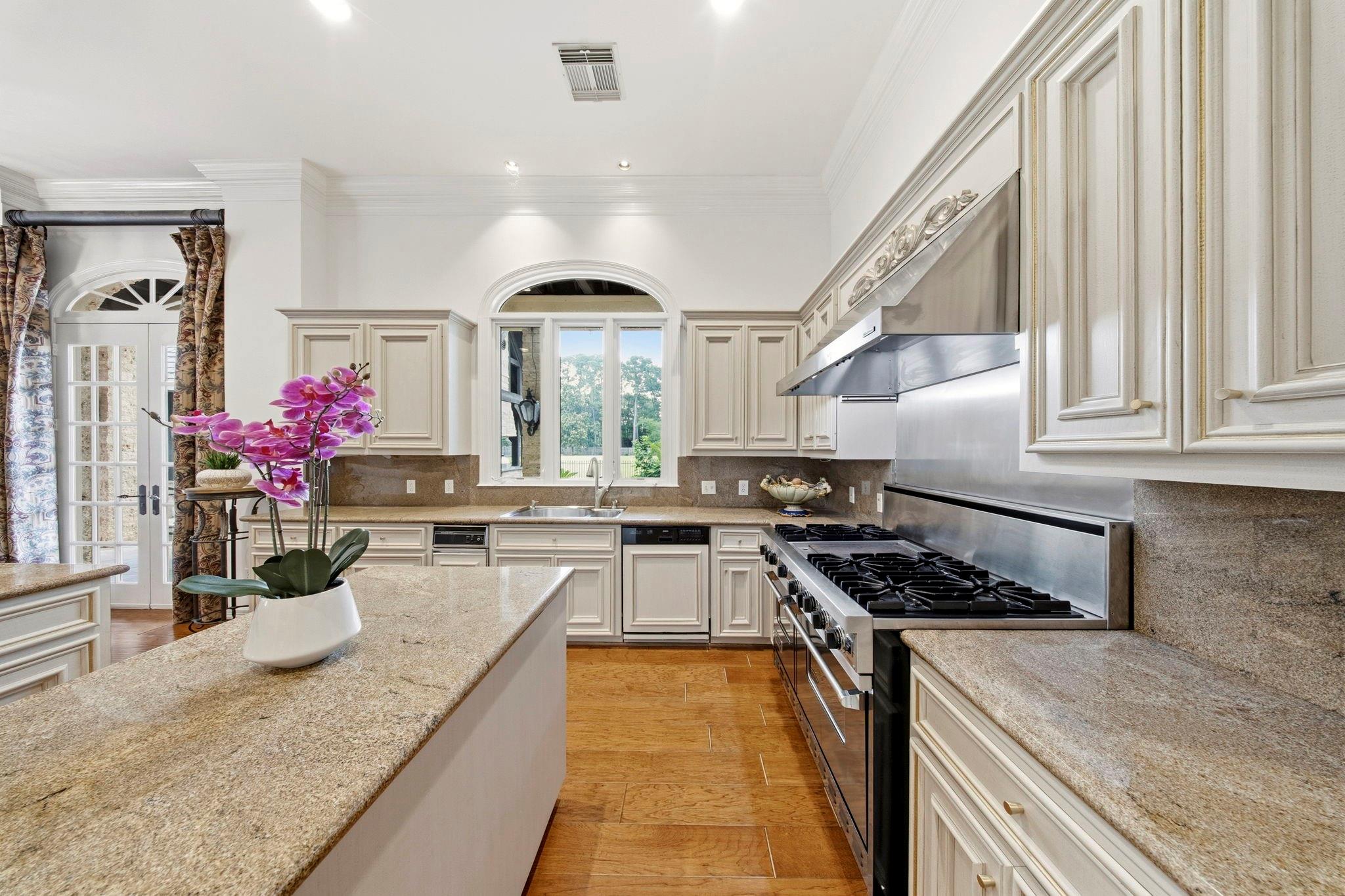 728 Crestbend Drive