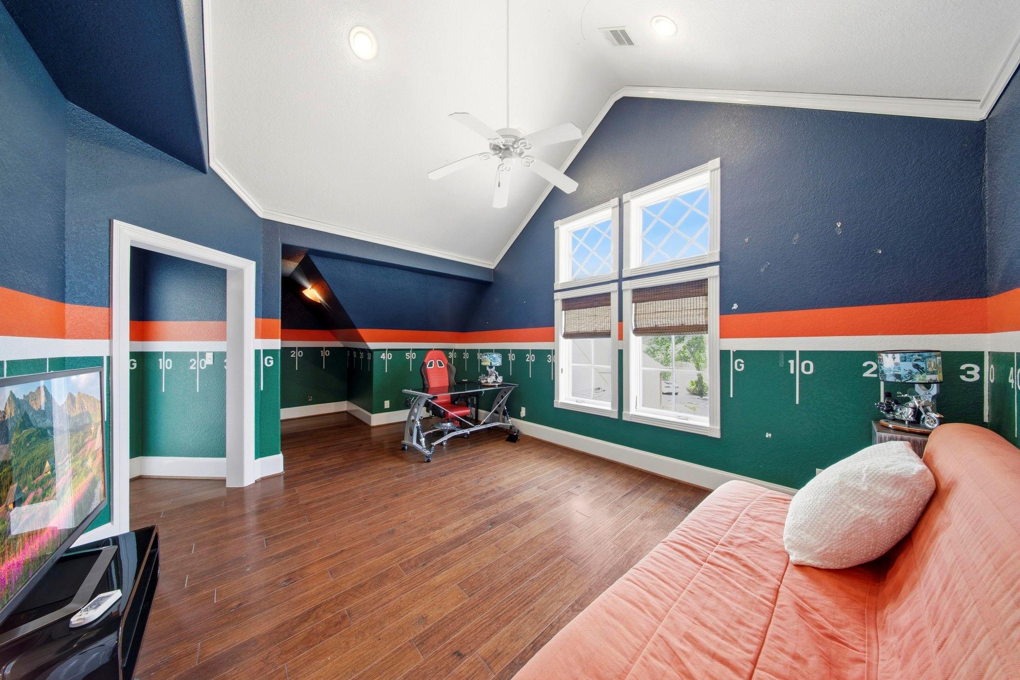 728 Crestbend Drive