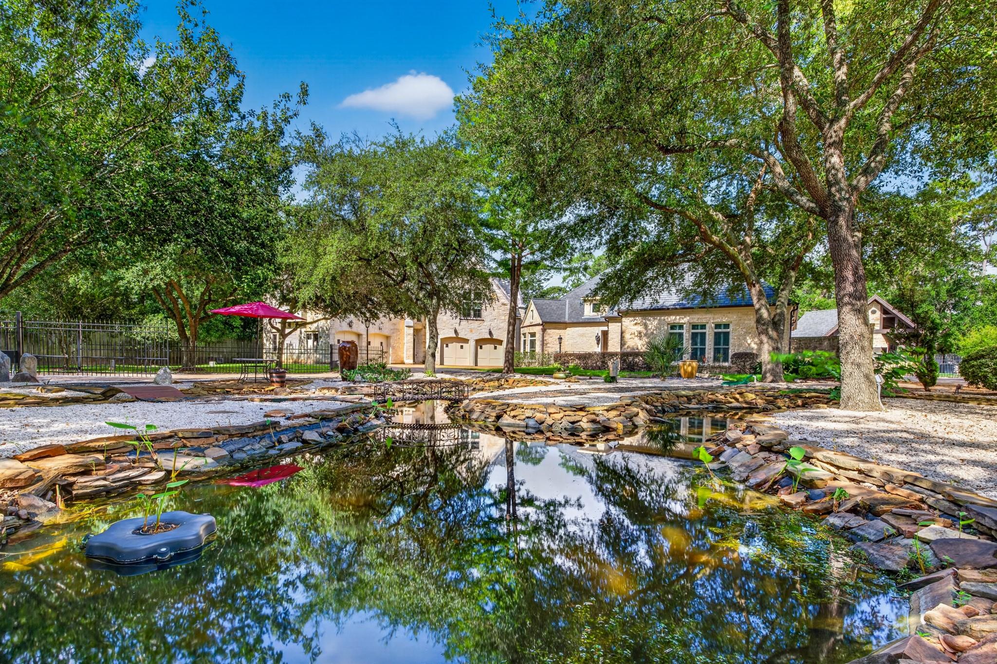 728 Crestbend Drive