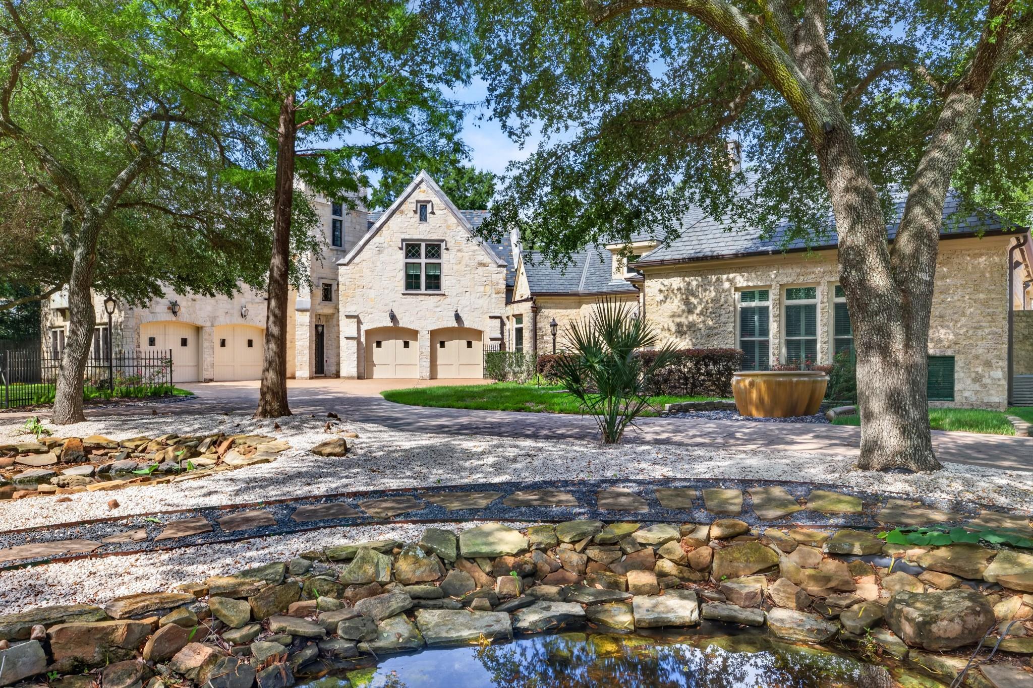 728 Crestbend Drive
