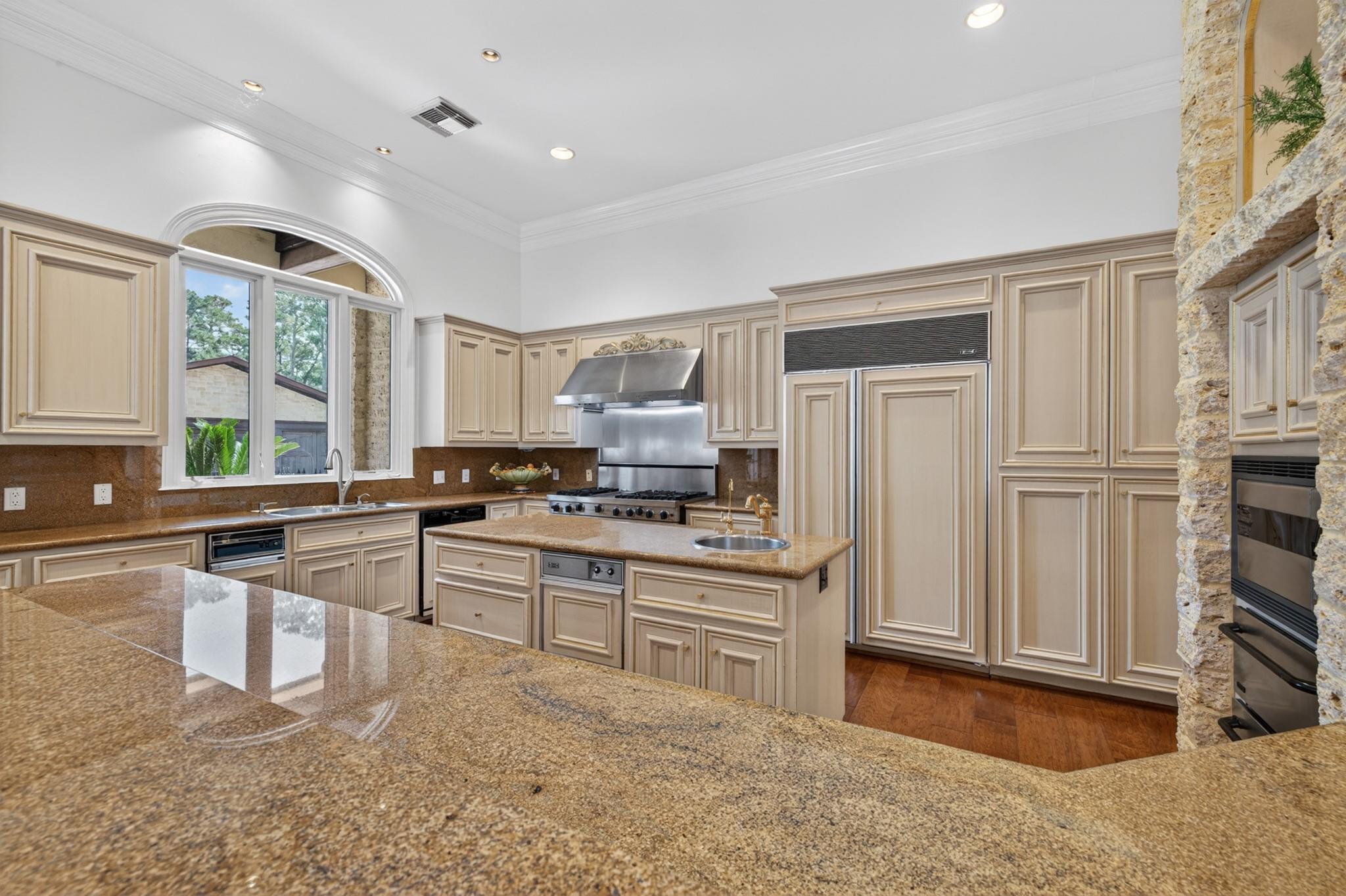 728 Crestbend Drive